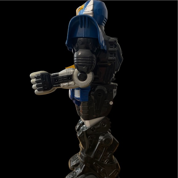 Vintage Toy Robot - Picture 4 of 6